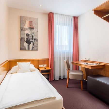 Hotel Straubs Schoene Aussicht Клингенберг-ам-Майн Экстерьер фото