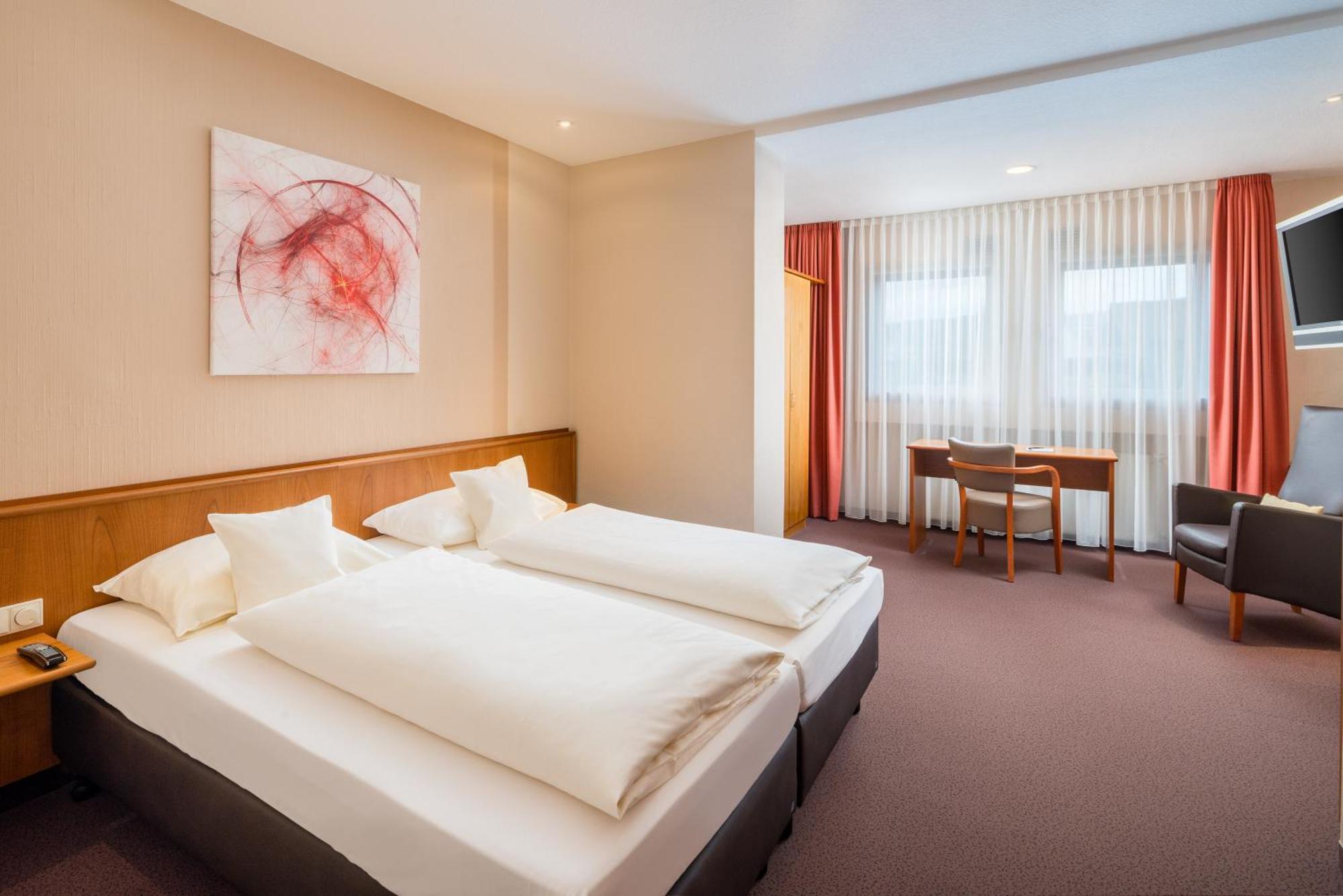 Hotel Straubs Schoene Aussicht Клингенберг-ам-Майн Экстерьер фото