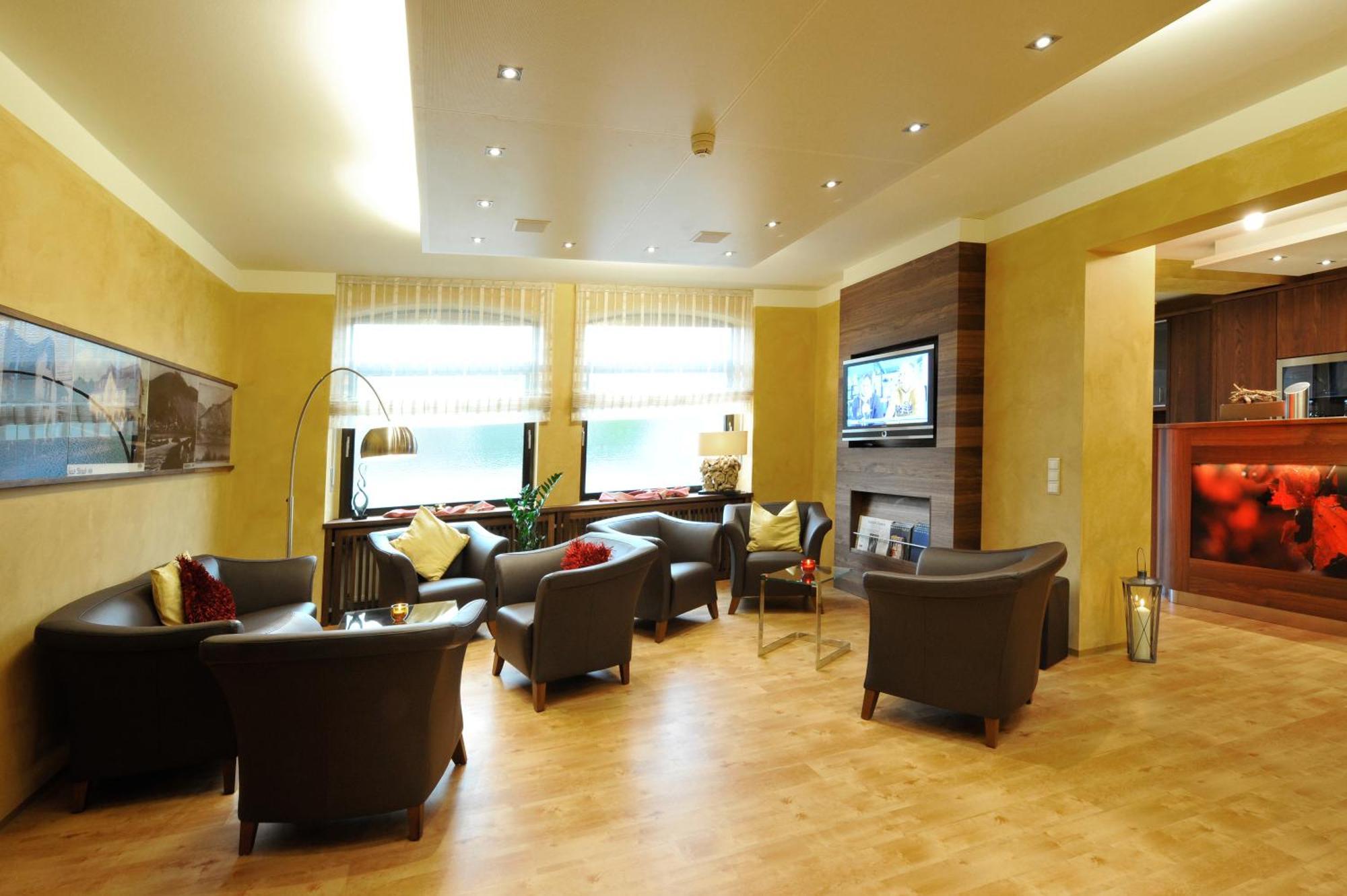 Hotel Straubs Schoene Aussicht Клингенберг-ам-Майн Экстерьер фото
