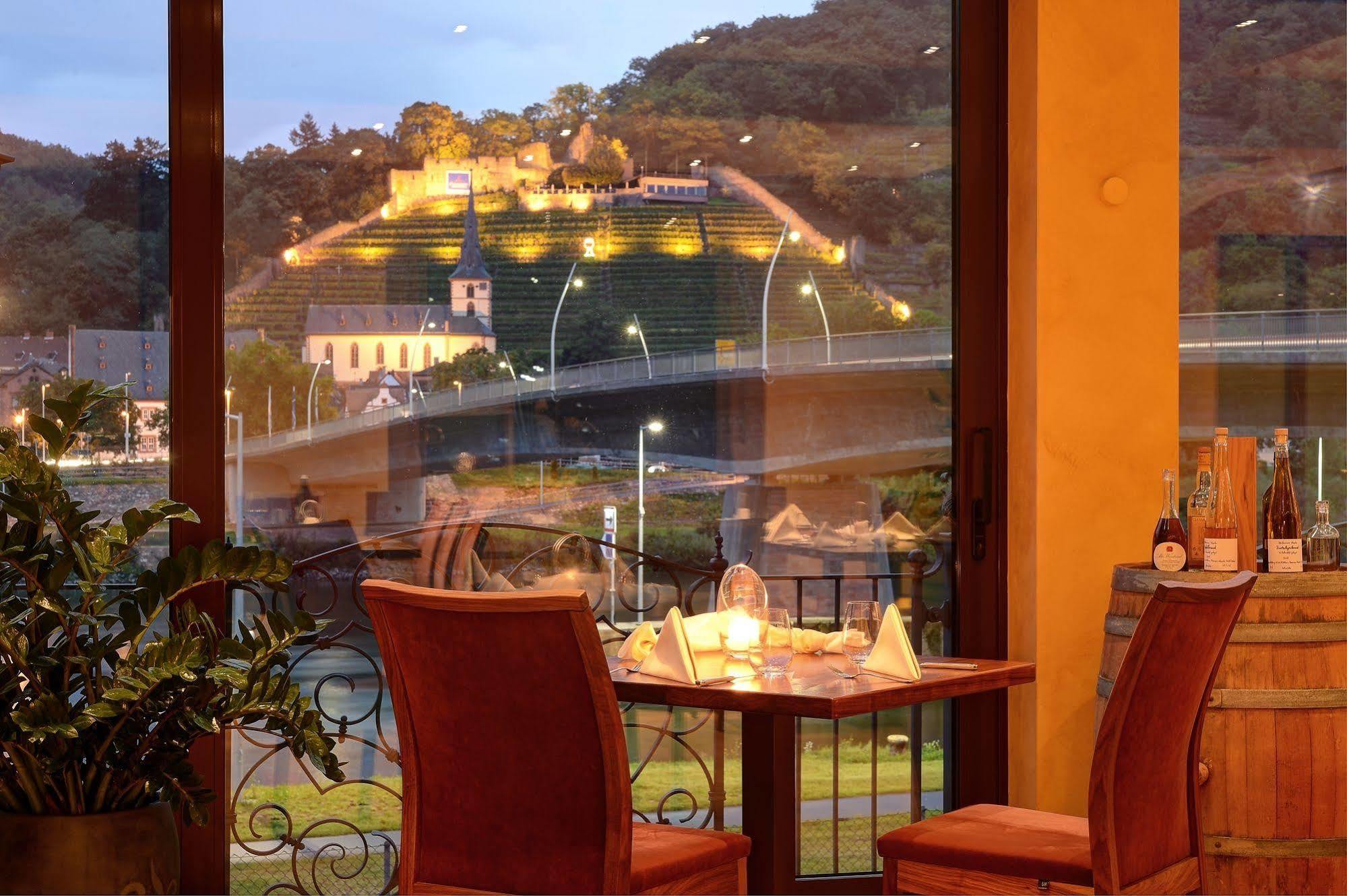 Hotel Straubs Schoene Aussicht Клингенберг-ам-Майн Экстерьер фото
